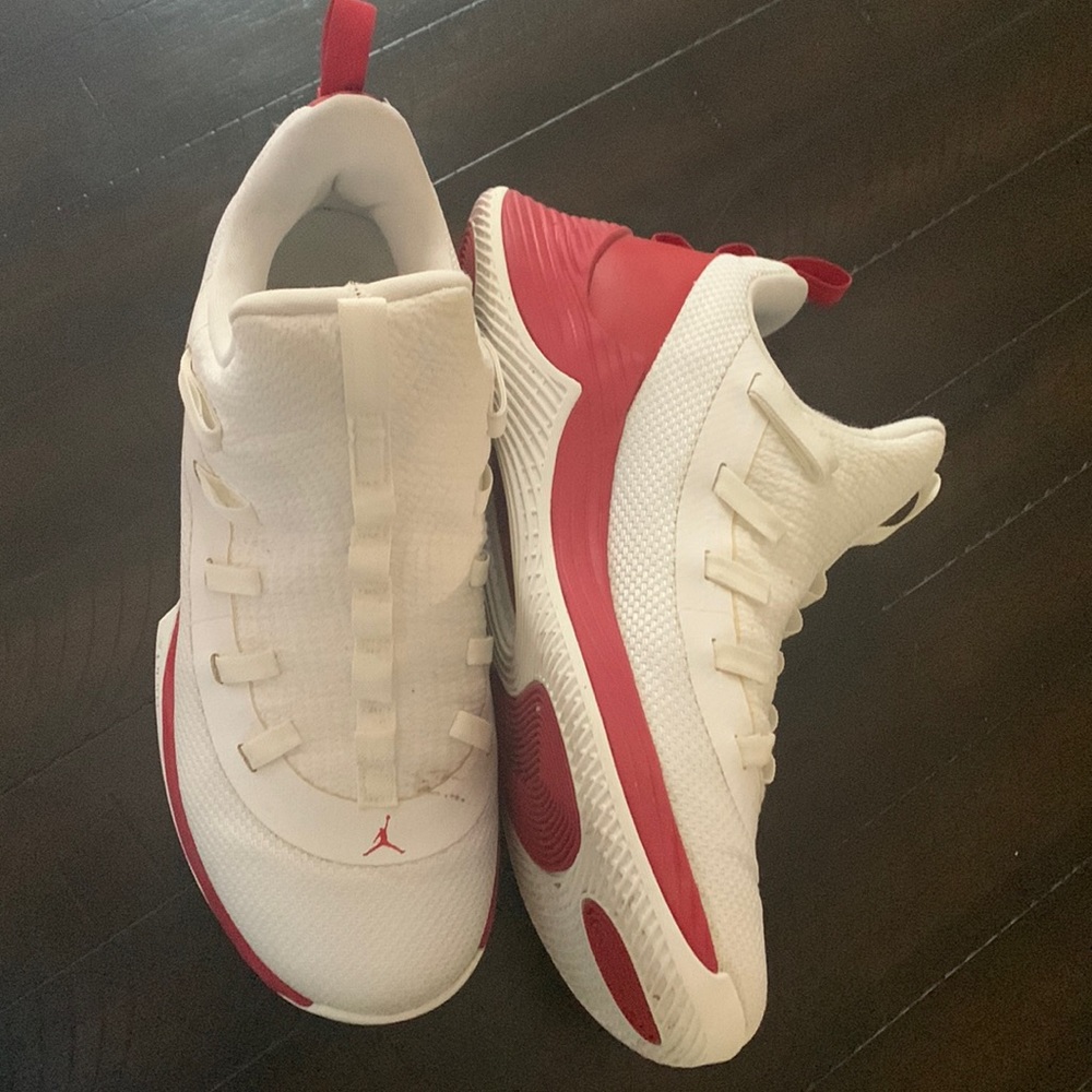jordan white/red size 9.5